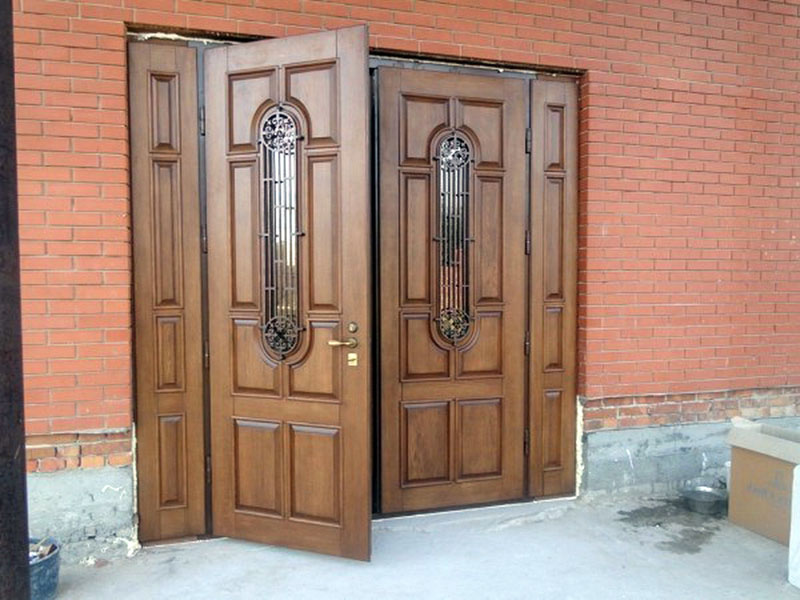 Металлическая дверь с двумя створками